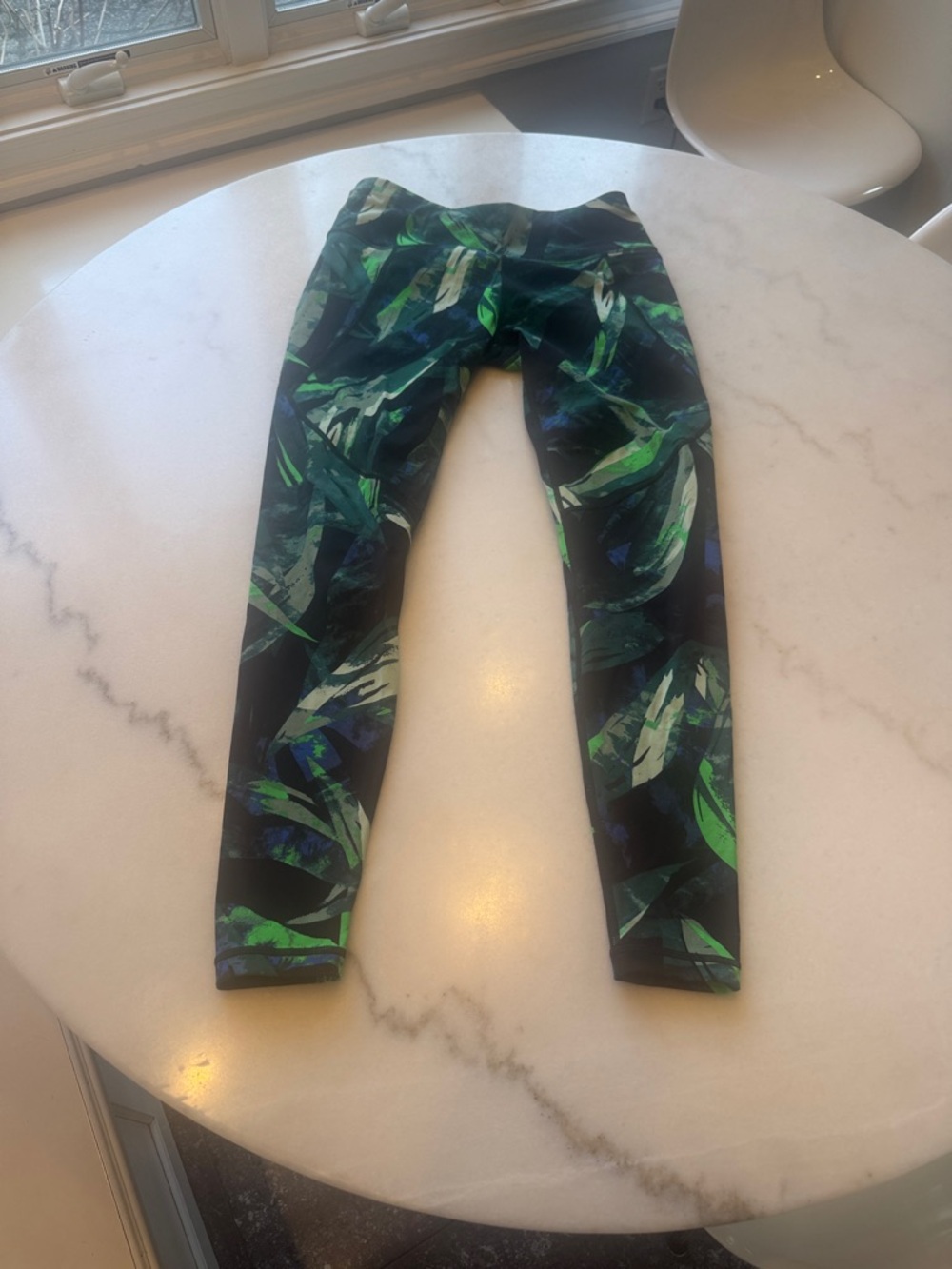 Sweaty Betty full length powerLeaf-Print Leggings in Dark Green and black